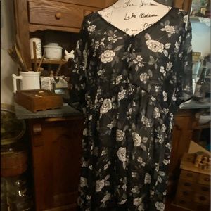 Short sleeve sheer tunic floral blouse Torrid size 3